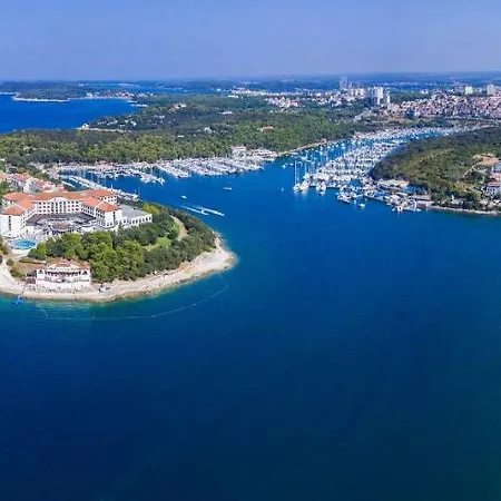 Apt Stoja Beach - 50m From The Sea !! Pula